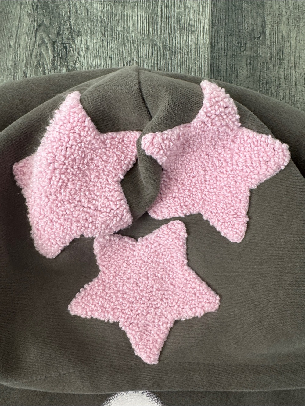 Aelfric Eden Charcoal Gray Hoodie with Pink Stars Motif Size Small - Picture 4 of 7